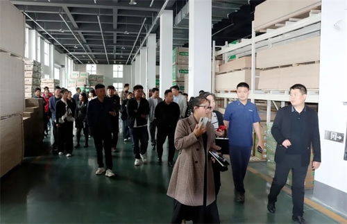 臨沂優秀定制工廠代表團蒞臨千山板材總部參觀交流，共探裝飾材料新發展
